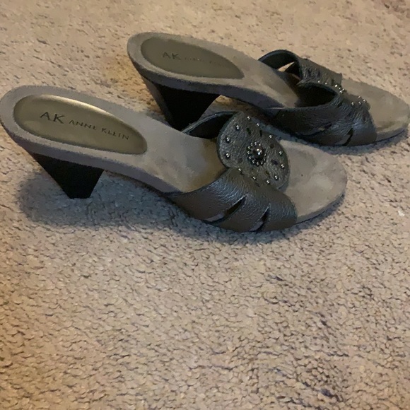 Gray/silver strappy kitten heel - Picture 2 of 4